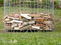 1 lesní m³ = 13 koleček = vrstva 45cm ve velkém dřevníku